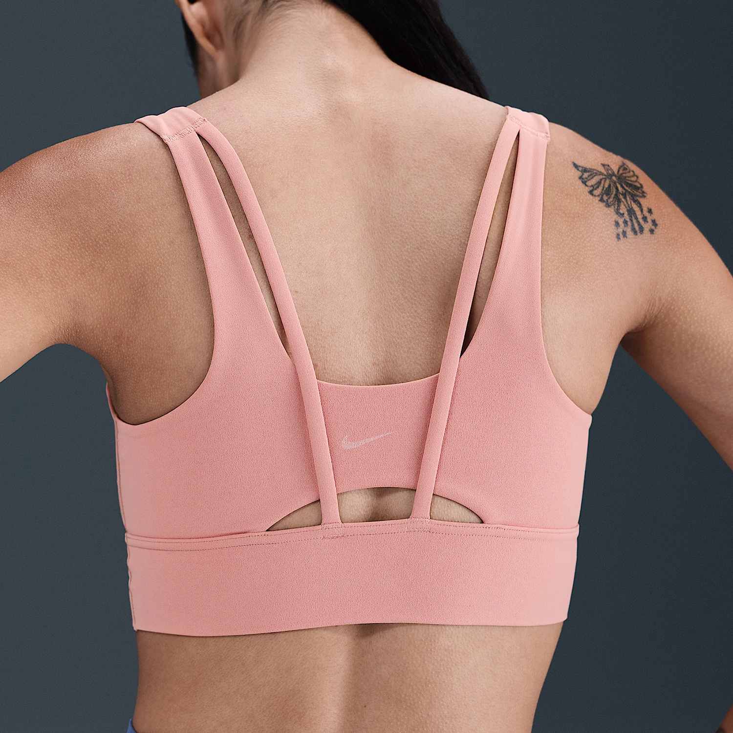 Фото Оригинальное женское спортивное тренировочное белье Nike Zenvy с перфорацией для вентиляции DO6620-685 №4