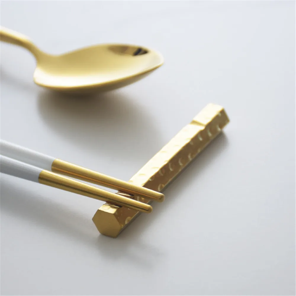 

Hammer Pattern 304 Stainless Steel C6hopstick Rest Spoon Holder Put Chopsticks Ornament Dinning Room Hotel Tableware Placemat