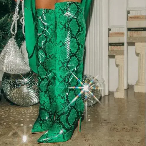 Осенние женские зеленые сапоги до колена из змеиной кожи с острым носком