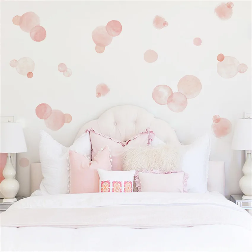Акварельные розовые наклейки в горошек на стену детская комната стены для