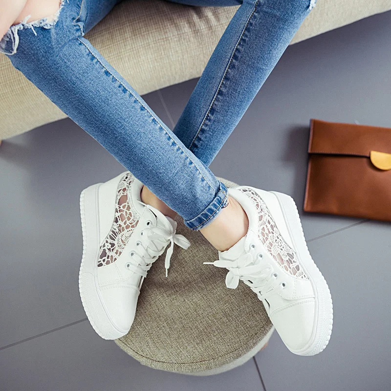 Женские кроссовки на скрытой танкетке Белые Повседневные туфли высокой