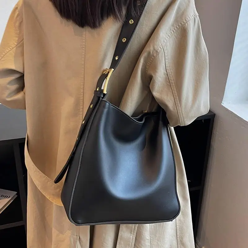 

2022 New Fashion Luxury Ladies High-quality Simple and Versatile Retro One-shoulder Messenger Bucket Bag Casual All-match Bag