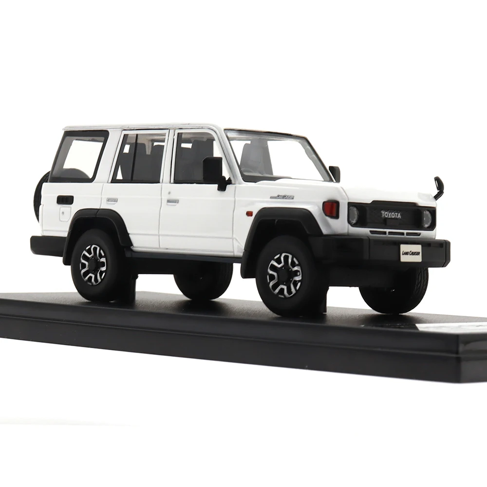 Металлическая модель автомобиля 1/43 TOYOTA LAND CRUISER
