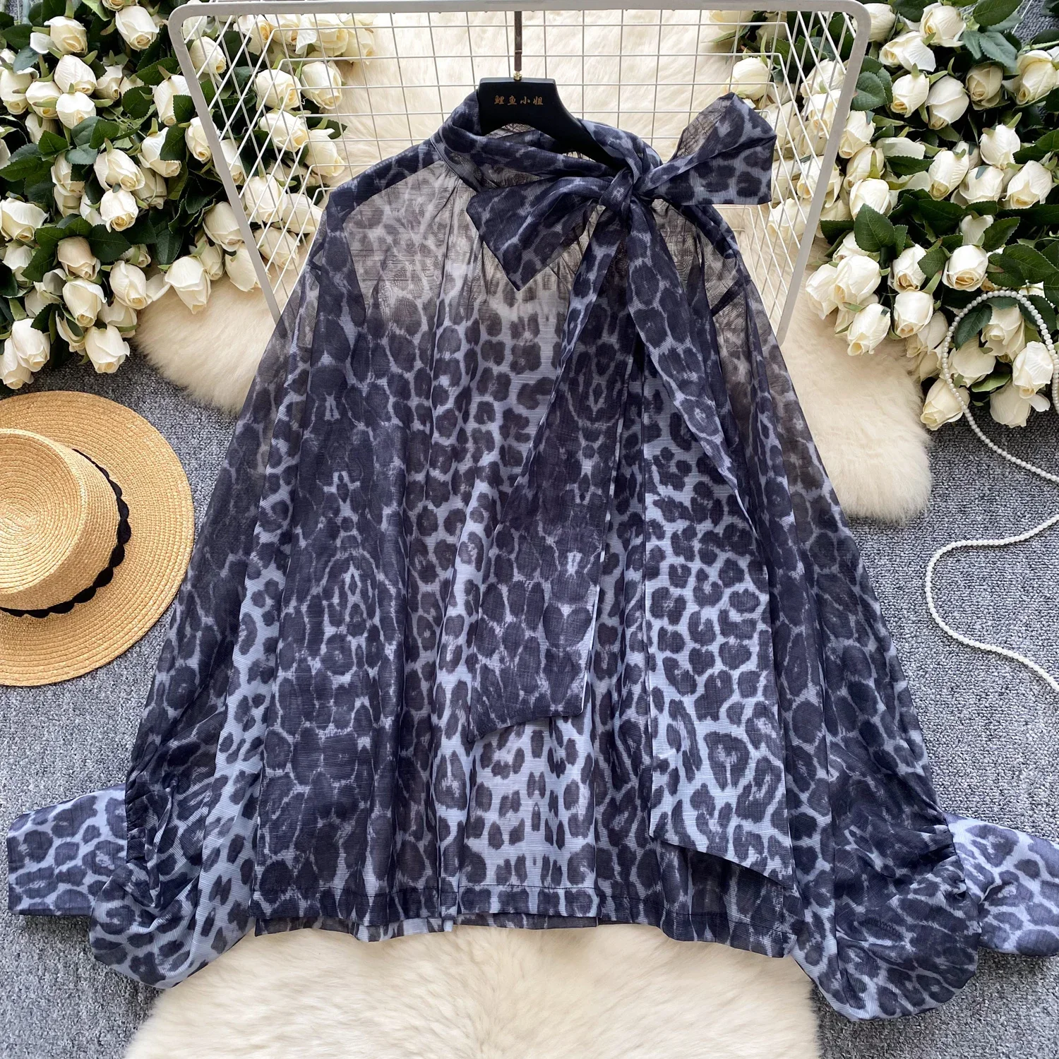 Базовая элегантная блузка с длинными рукавами и бантом-бабочкой винтажная