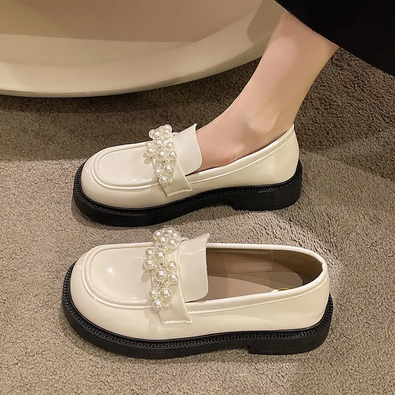 

Round Toe Womens Loafers Shoes White Sneakers Female Footwear Oxfords Pearl Decorateion Clogs Platform Slip-on Retro Dress Leath