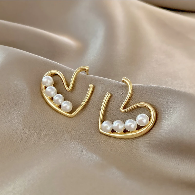 

YW GAIRU Simple Various Women's Heart Earring Stud Fashion Unusual Cross Earrings Tiger Bear Jewelry Novelties