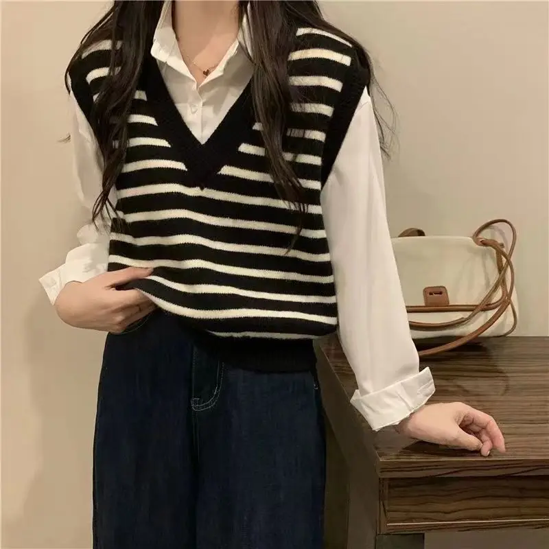 

Gentle Dating Knit Vest Retro Classic Black and White Stripes V-neck Casual Undershirt Knitwear Women Loose Sweater Ins Pullover