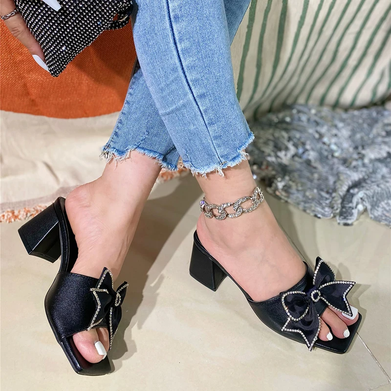 Женские мюли на квадратном каблуке с кристаллами