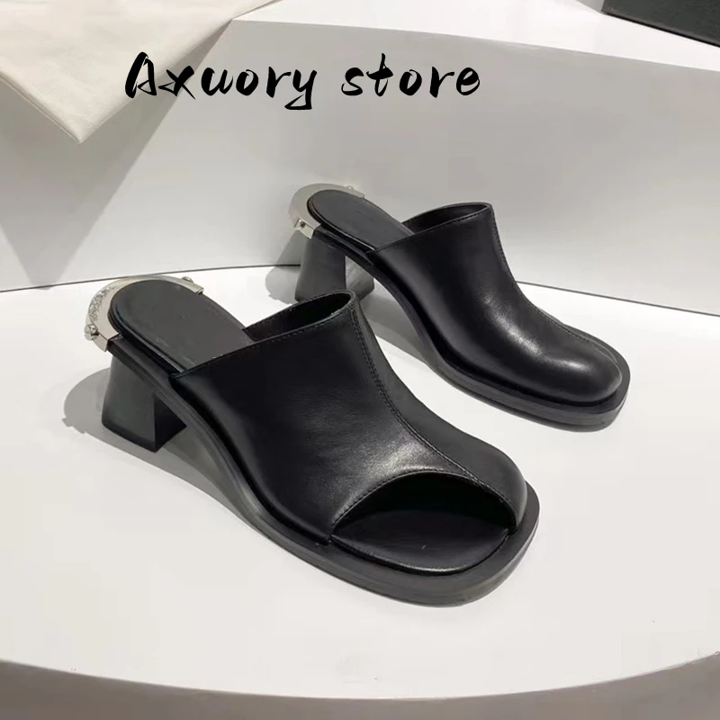 2023 Summer Style Metal Decoration Hollowed Slippers Women  Thick Sole ladies Fashion Summer Slippers