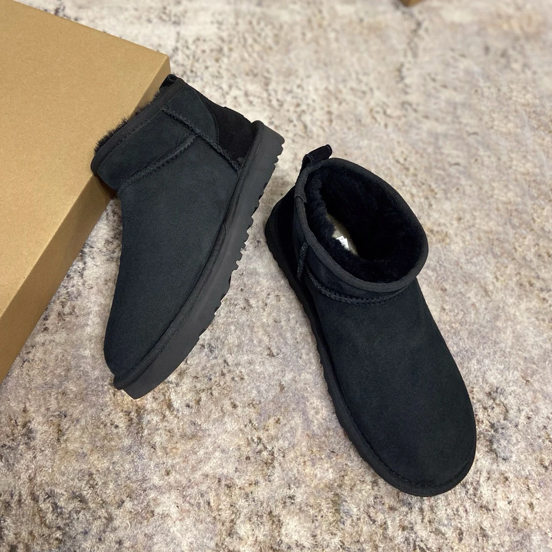 Женские зимние сапоги из плотного плюша на резинке