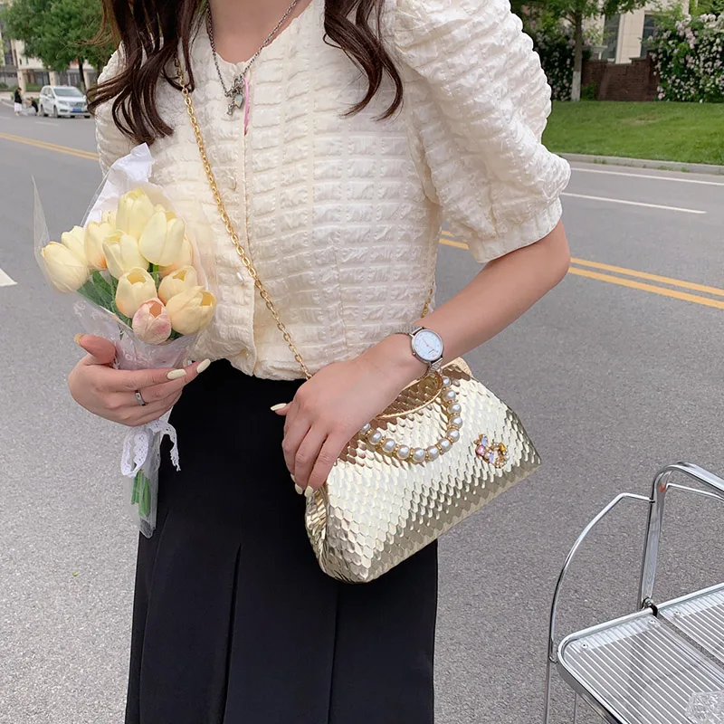 2023 Luxury Women French Minority Shoulder Bags Gold Crossbody Bags Fashion Pearl Chain Shell Clip Small Handbag Eveing Clutch