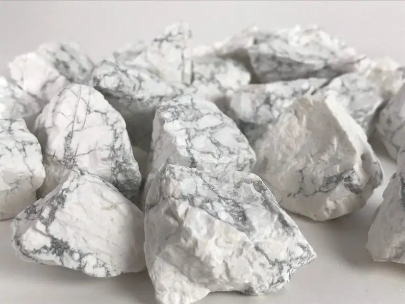Необработанный белый камень Howlite лечебные кристаллы и камни необработанные