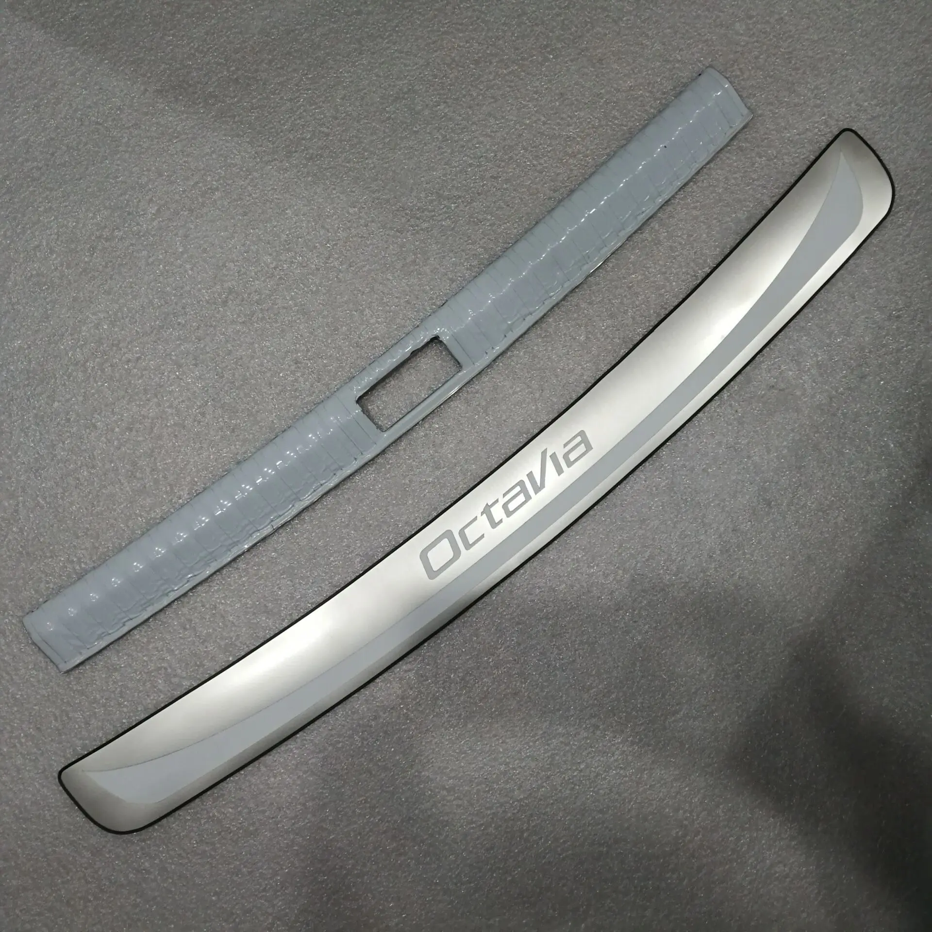 

For Skoda Octavia A7 2015 2016 2017 2018 Car styling Rear Bumper Protector Sill Trunk Rear guard Tread Plate Trim