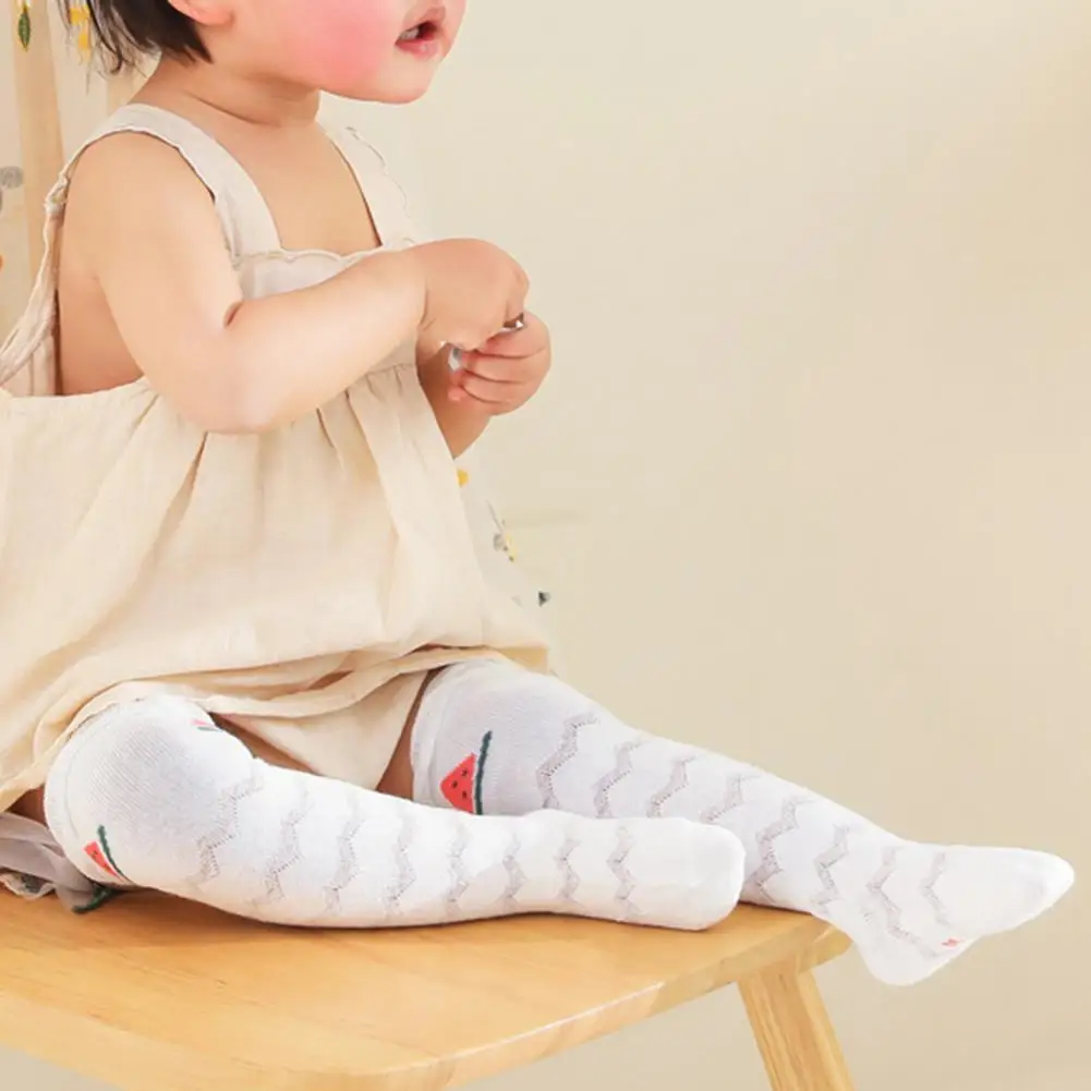 

1 Pair Functional Baby Strawberry Print Over-the-knee Mosquito Socks Breathable Infant Socks Smooth Touch for Household