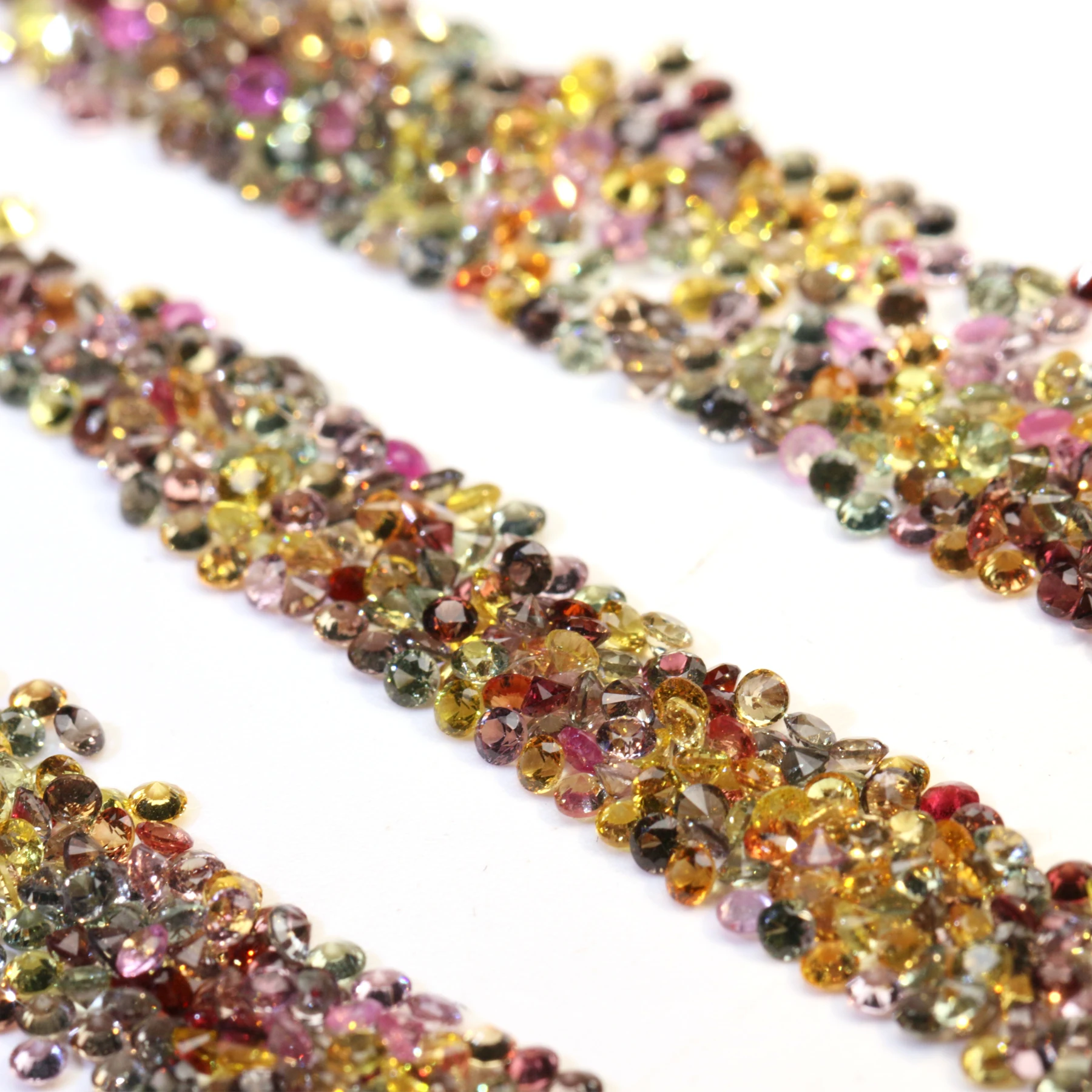 Сапфировый натуральный драгоценный камень