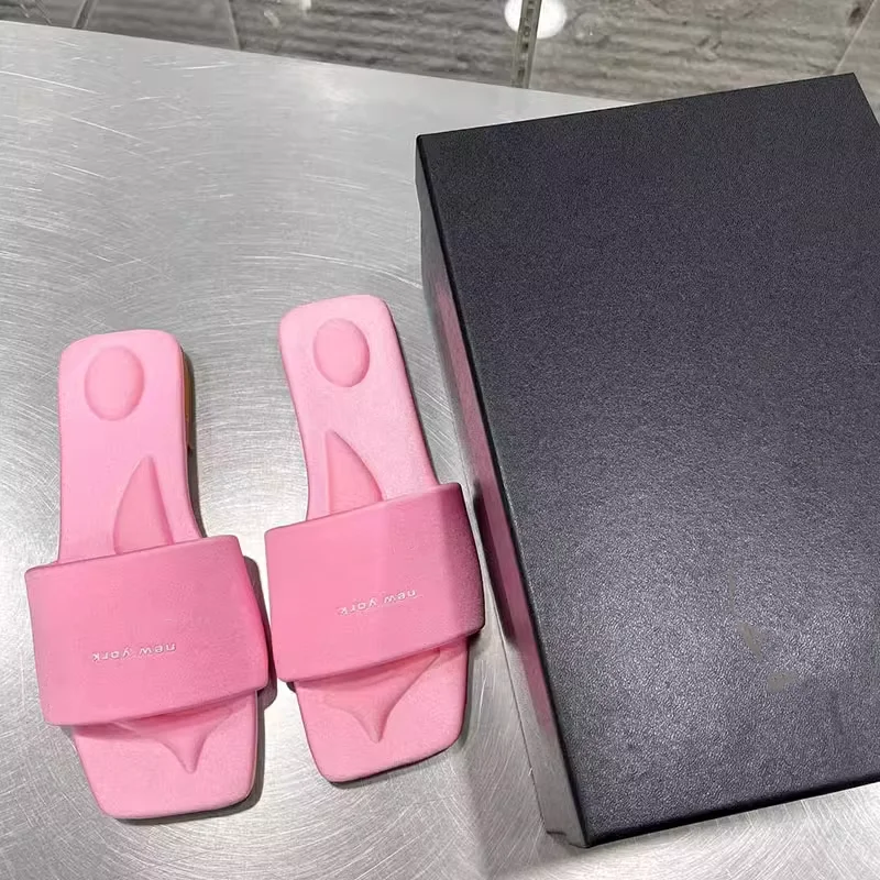 

Square Head Flat Beach Shoes Leisure Comfortable Holiday Sandals Brand Letter Decal Silk Slippers 2023 Real Leather Women Shoes