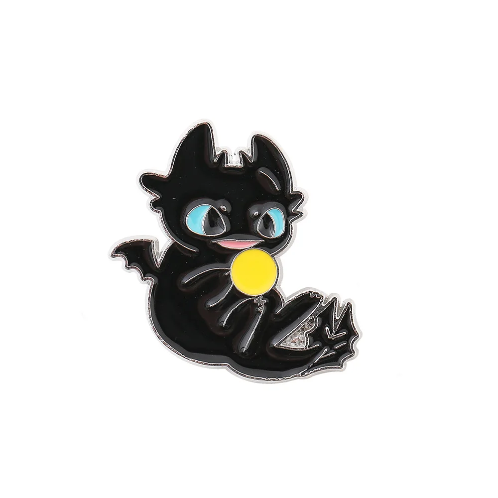 

Металлическая брошь с изображением дракона