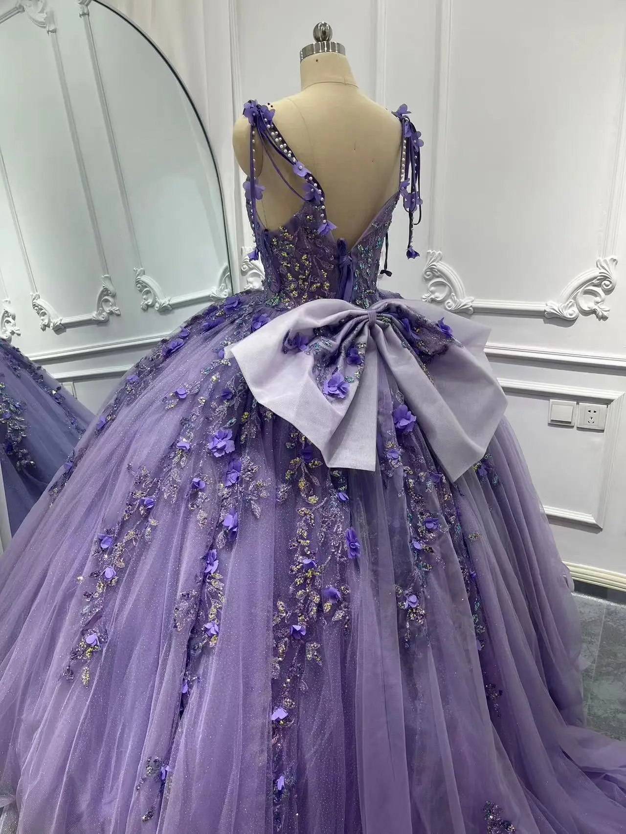 Великолепное 100% реальное изображение сиреневого платья Quinceanera с v-образным