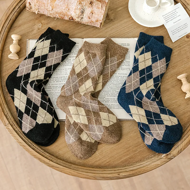 

Autumn and winter medium tube socks Diamond wool stockings thickened warm socks Japanese style retro fashion Brown women's socks