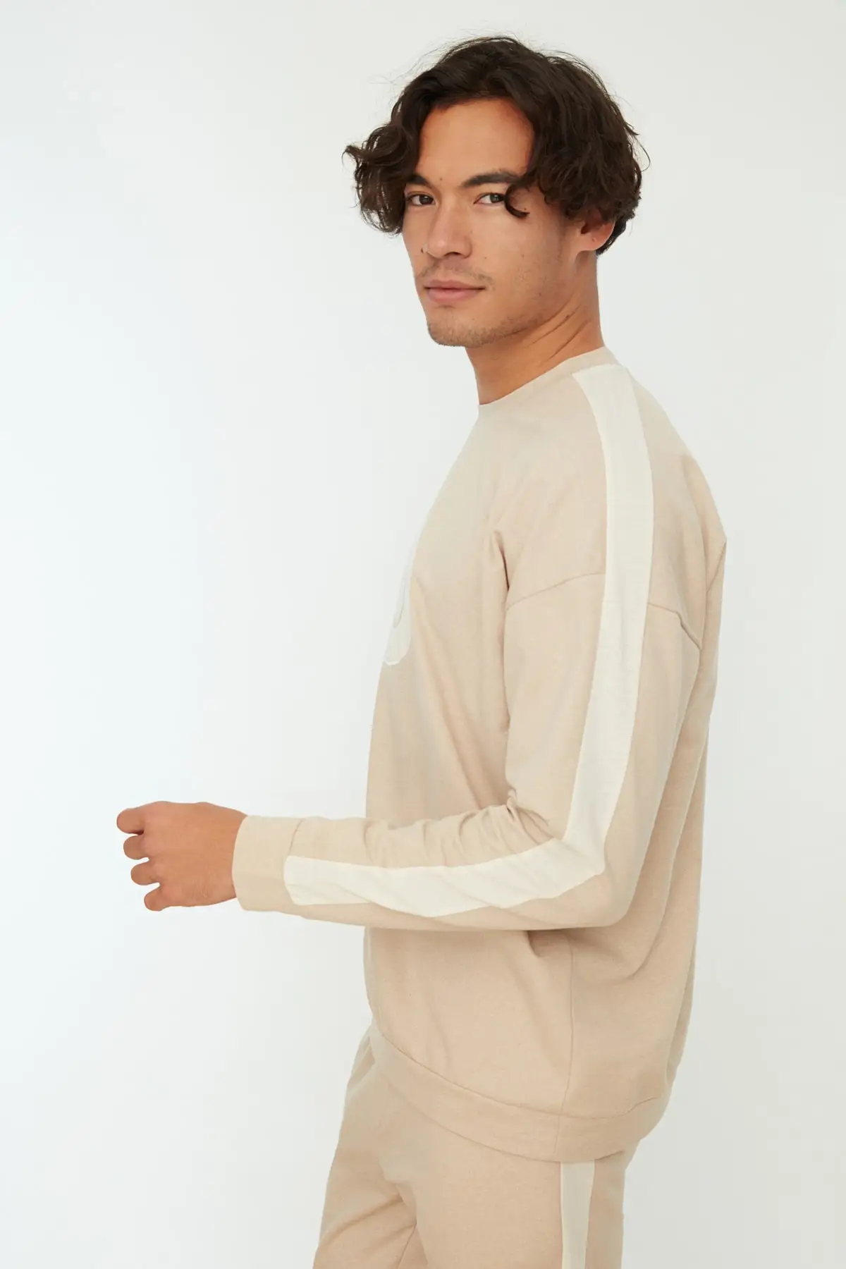 Трикотажный пижамный комплект с вышивкой Trendyol THMAW21PT0382 |