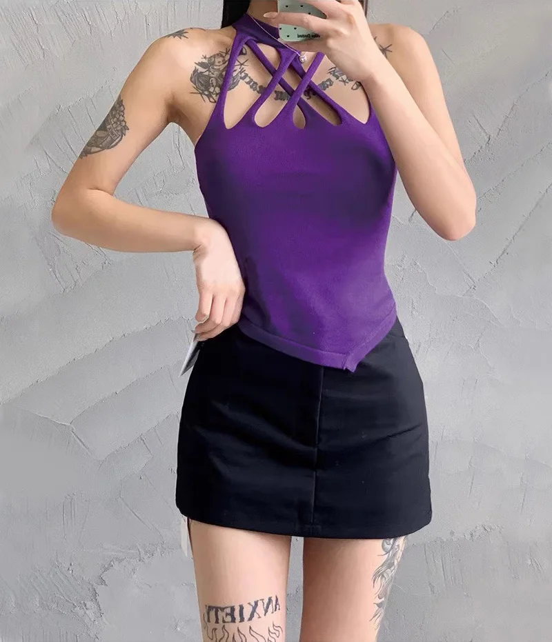 Женский трикотажный топ с вырезами и асимметричным подолом