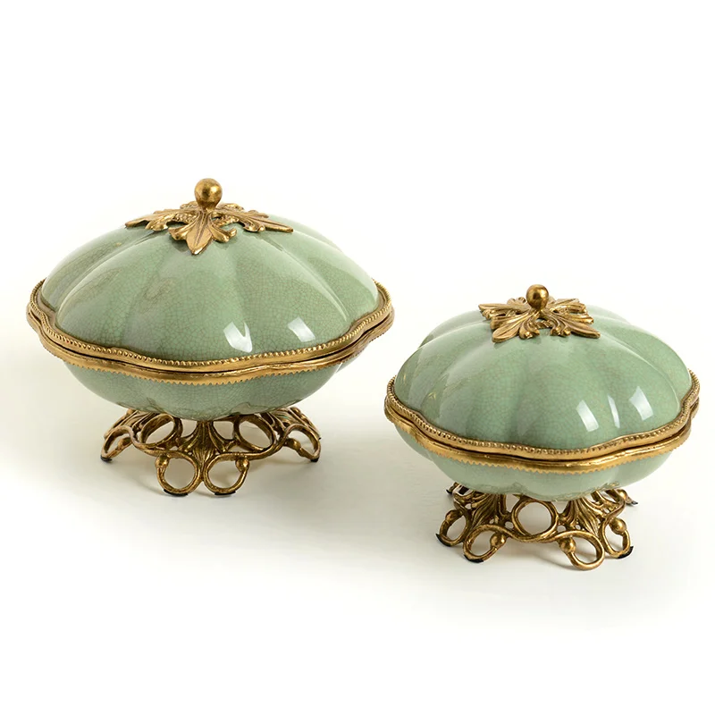 

Домашние аксессуары: синий и белый фарфор, медь с фарфоровым входом, шкатулка для ювелирных изделий, керамические украшения