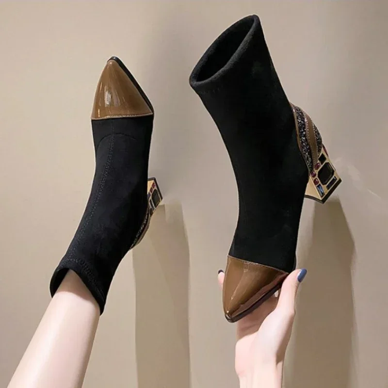 Женские ботинки на грубом каблуке красные Универсальные осень и зиму 2024