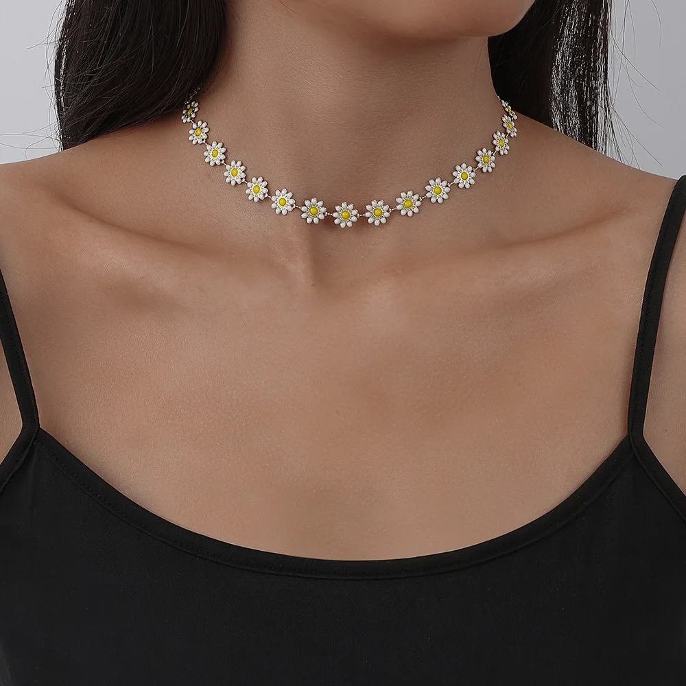 

Minar Bohemia White Color Enamel Daisies Choker Necklace for Women Gold Color Copper Flower Pendant Necklace Beach Accessories