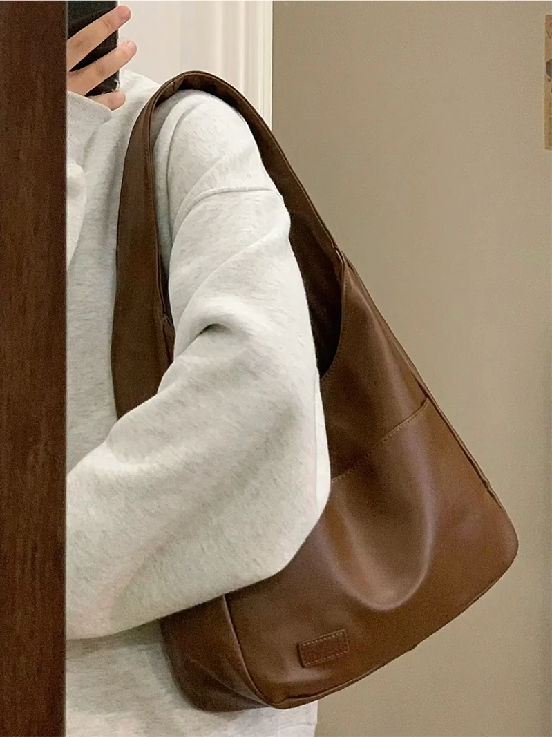 

Large capacity bag female 2022 new fashion vintage work commuting tote bag niche one shoulder underarm bag everything goes with
