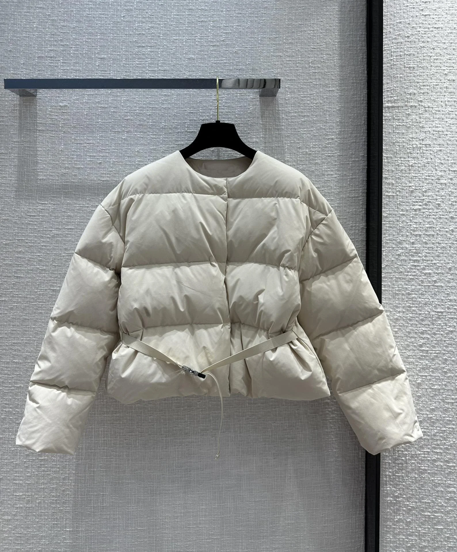

Женская одежда 2023 темпераментная короткая пуховая куртка на осень и зиму Новинка 1029