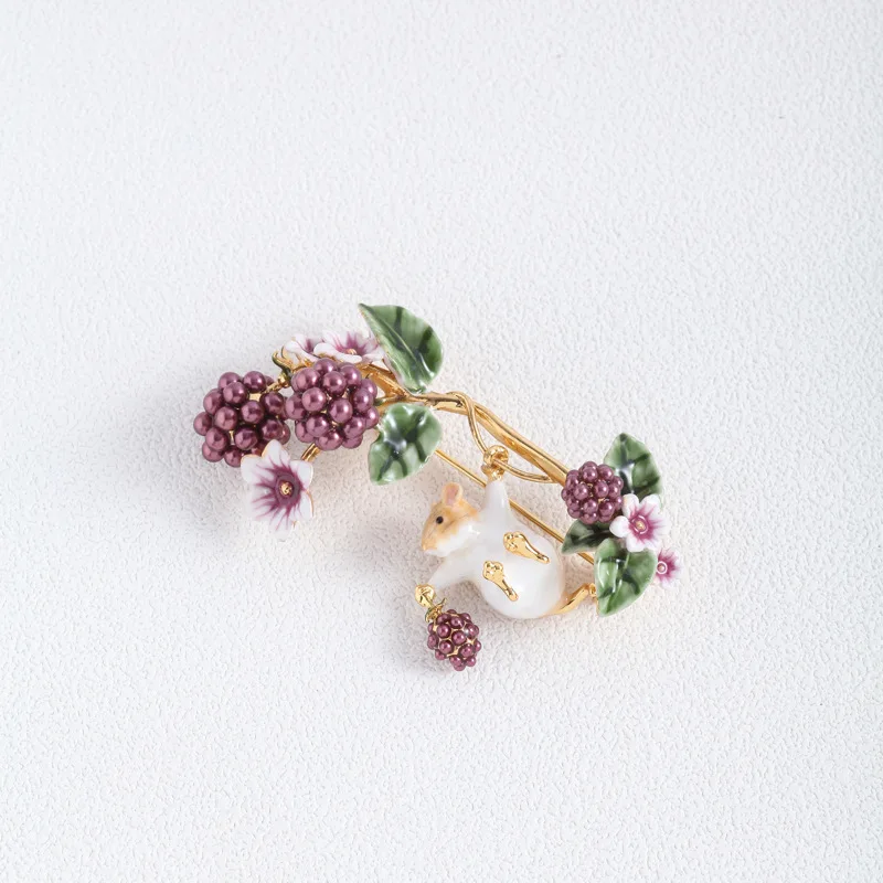 

European and American jewelry hand-painted enamel color glaze cute vole blackberry raspberry flower green leaf brooch