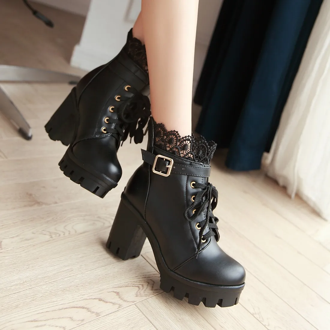 

Women's Motorcycle Boots Leather Winter Martin Boot Stylish Lady Lace Ankle Shoes High Heel Platforms Sexy Buckle