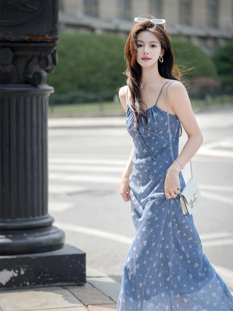 Сливовое приготовленное [летняя ночь] платье на бретельках с цветочным принтом