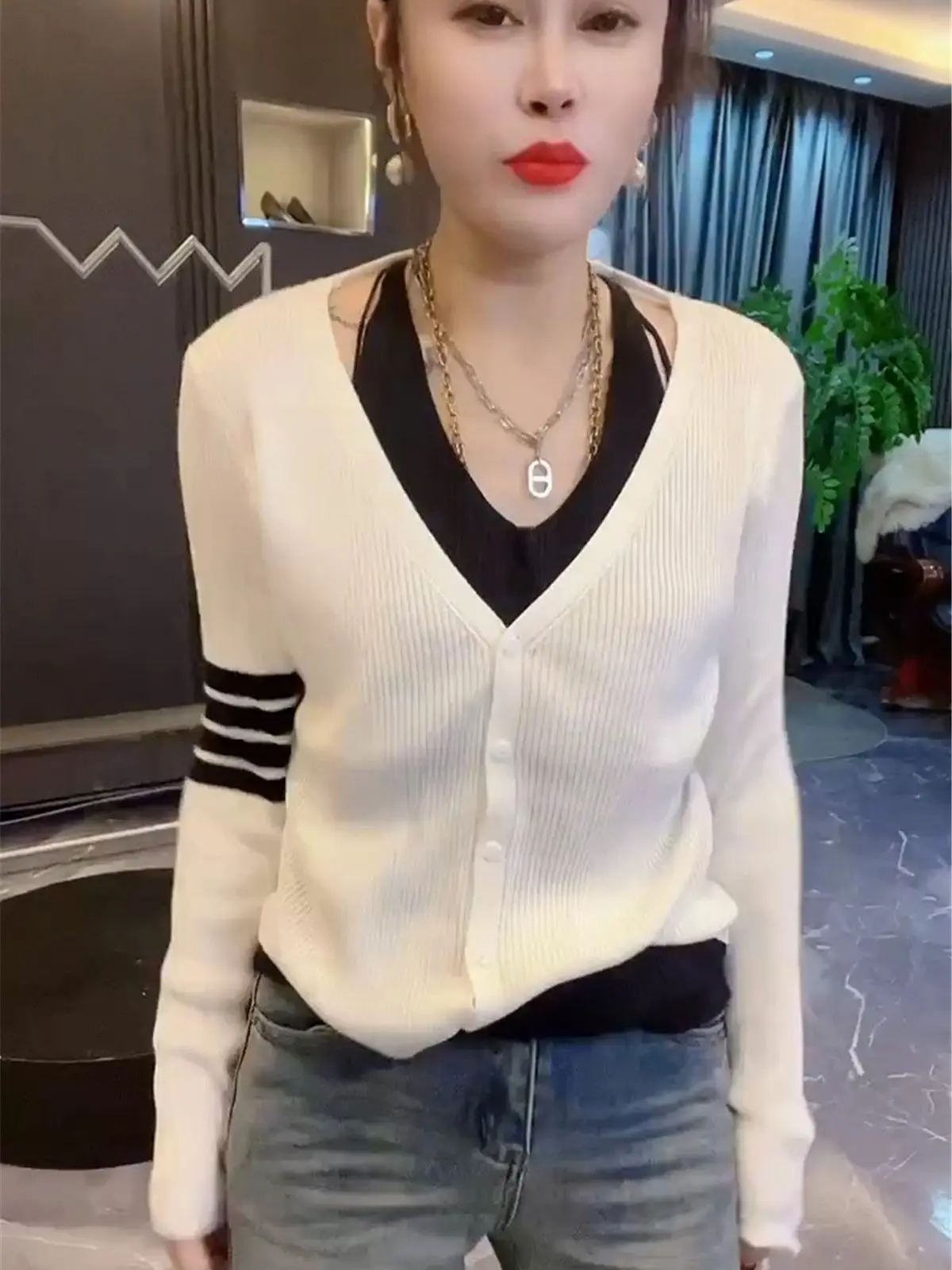 

Вязаный кардиган в полоску, с V-образным вырезом