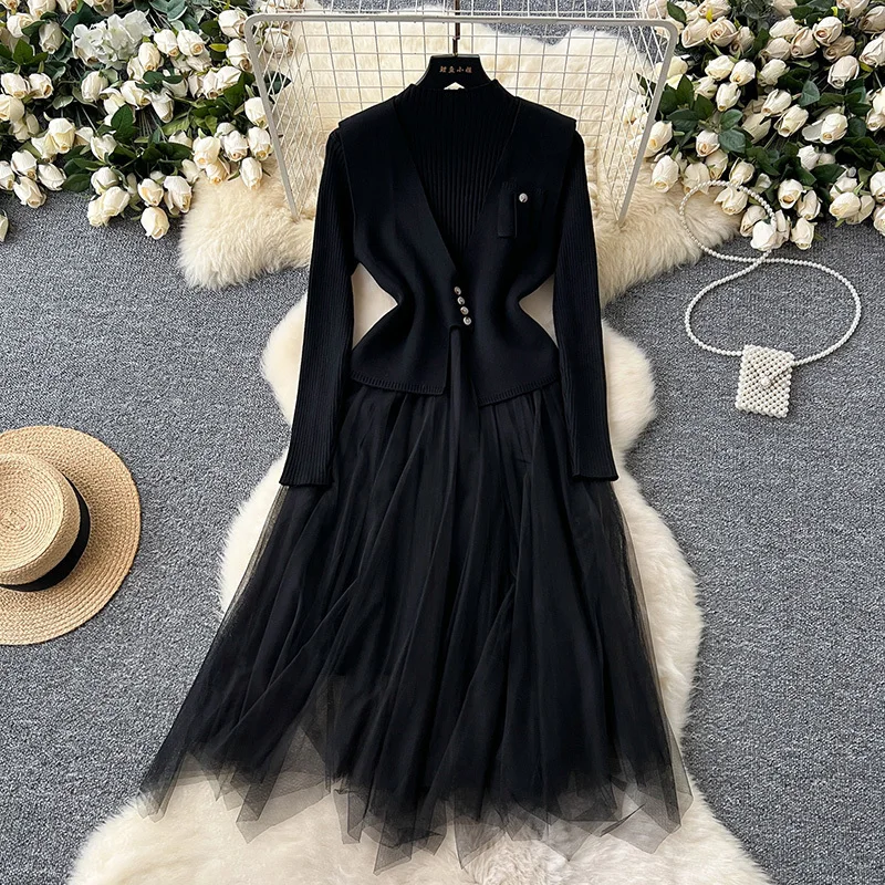 Женское трикотажное платье с длинным рукавом и воротником-стойкой без рукавов