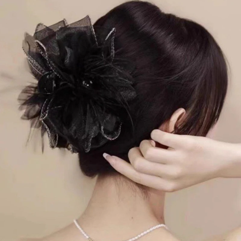 Корейская сетчатая заколка с перьями большая для волос черный пушистый меховой
