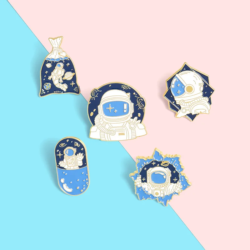 Мультяшная креативная брошь из сплава в виде астронавта форме капсулы с водяным