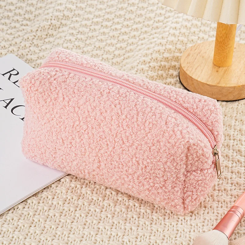 

Большая плюшевая косметичка