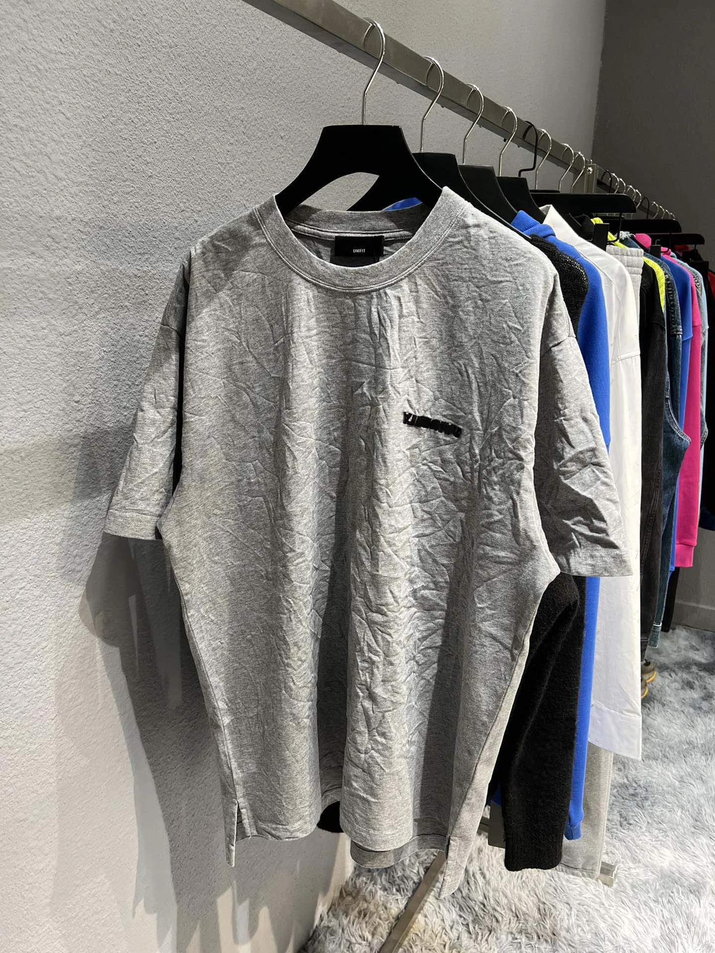 

2022 Luxury Invert Logo Embroidery Women Men T shirts tees Crease Design Oversized Men T shirt Summer Style