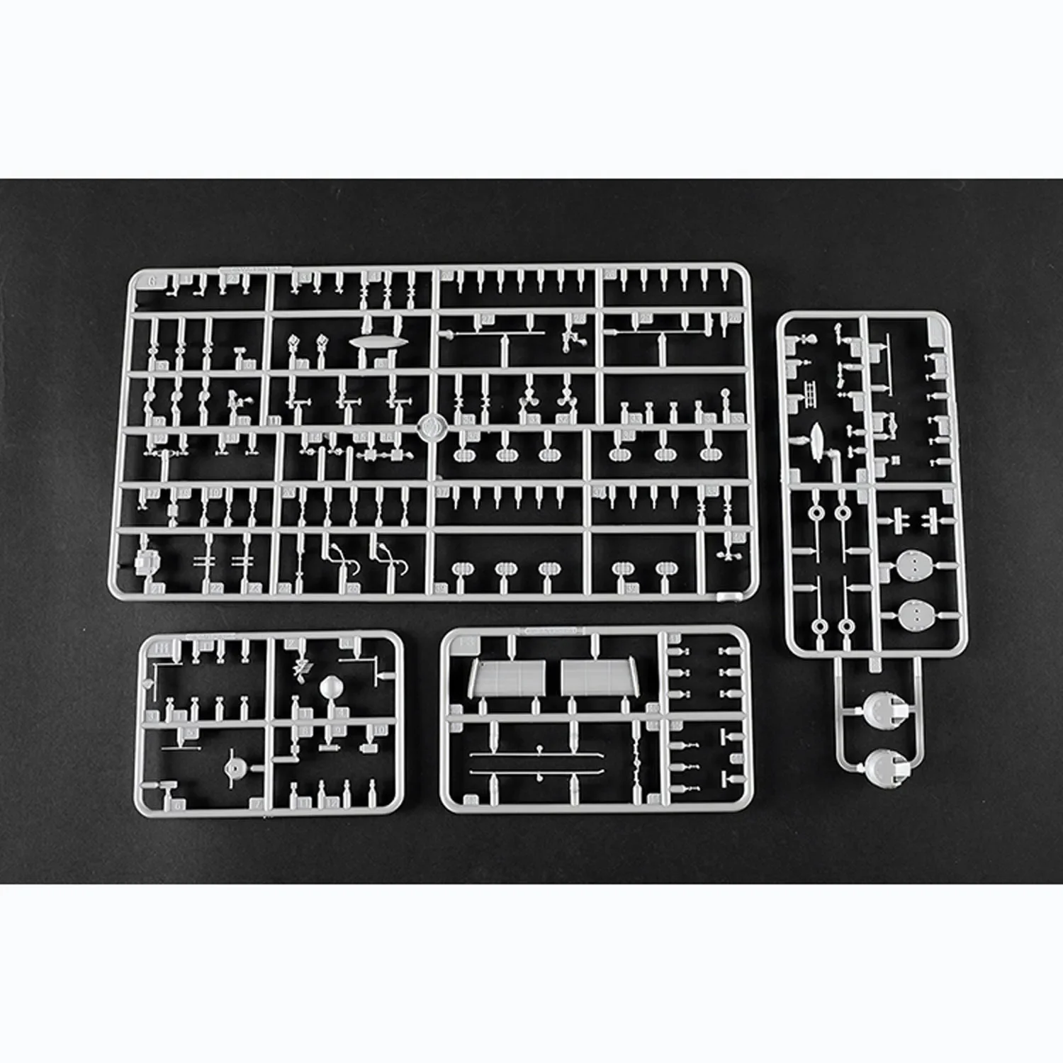 1/350 05366 Пластиковый трубач HMS Naiad Royal Navy Cruiser Статический дисплей Корабль