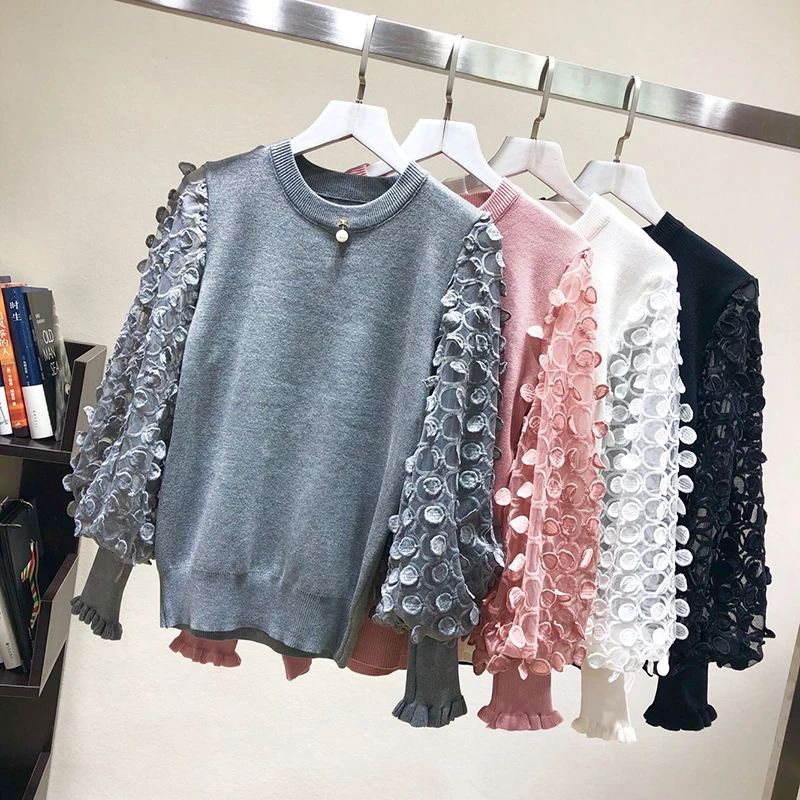 Женский трикотажный свитер с длинным кружевным рукавом и круглым вырезом |