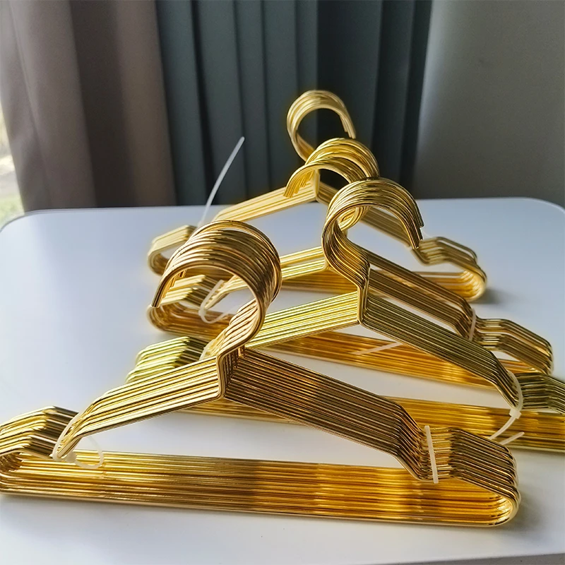 Металлические вешалки для одежды GoldenCat
