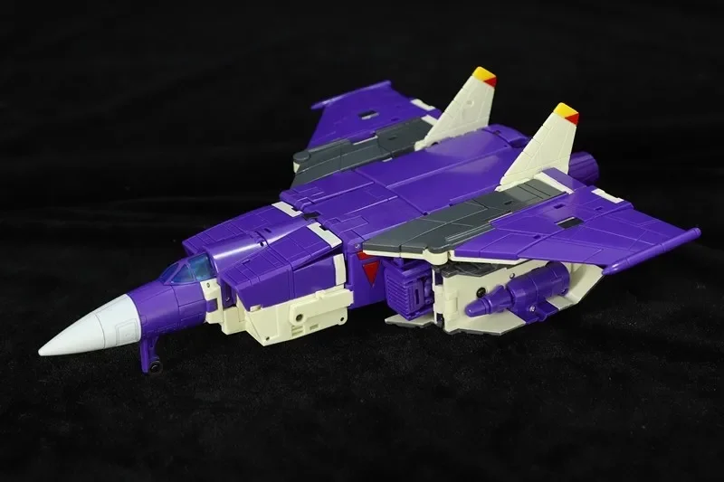 В наличии игрушки-трансформеры звезда рандомная модель ST01 Blitzwing три формы