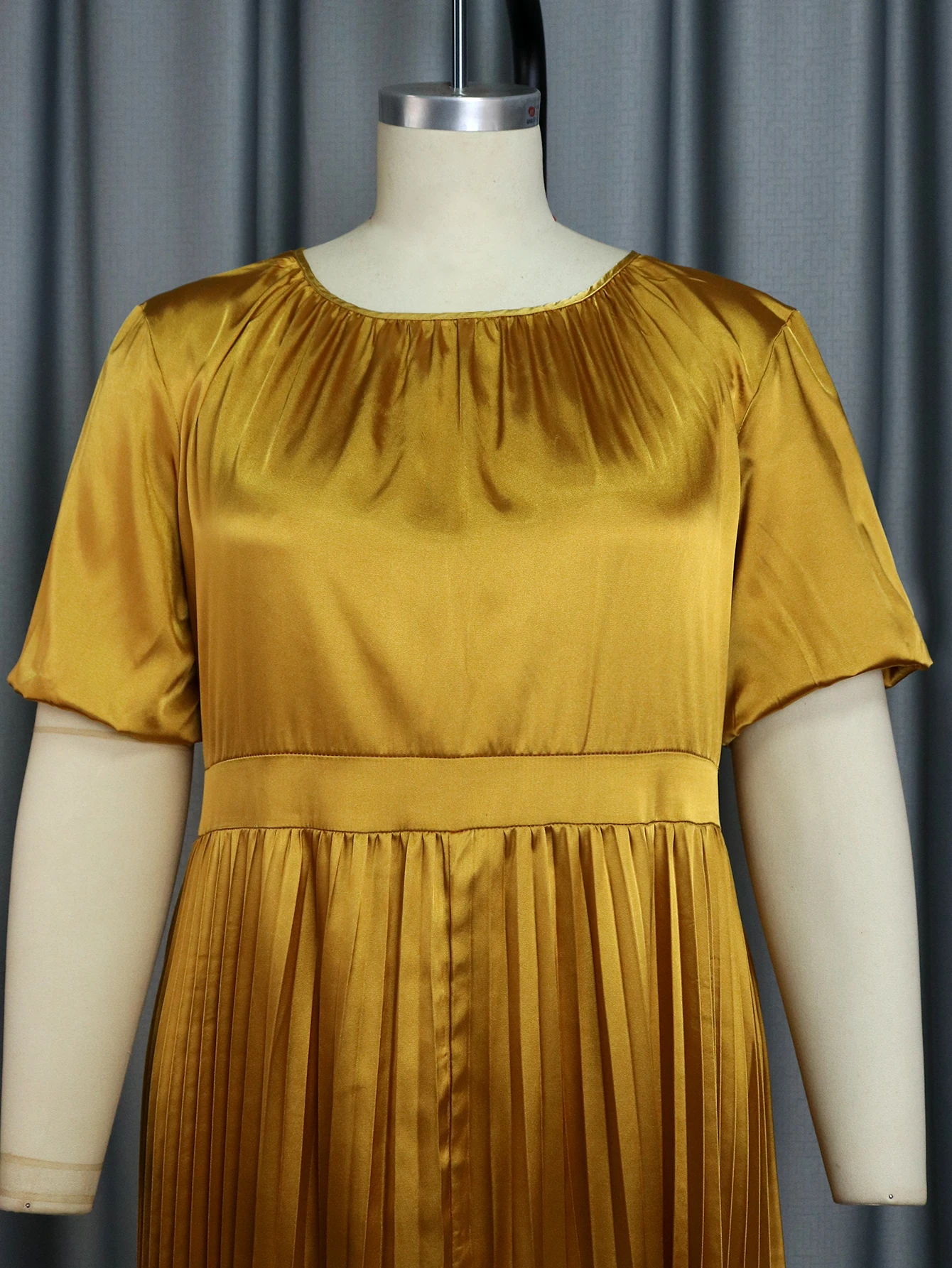 Платье женское Плиссированное ТРАПЕЦИЕВИДНОЕ с круглым вырезом и коротким