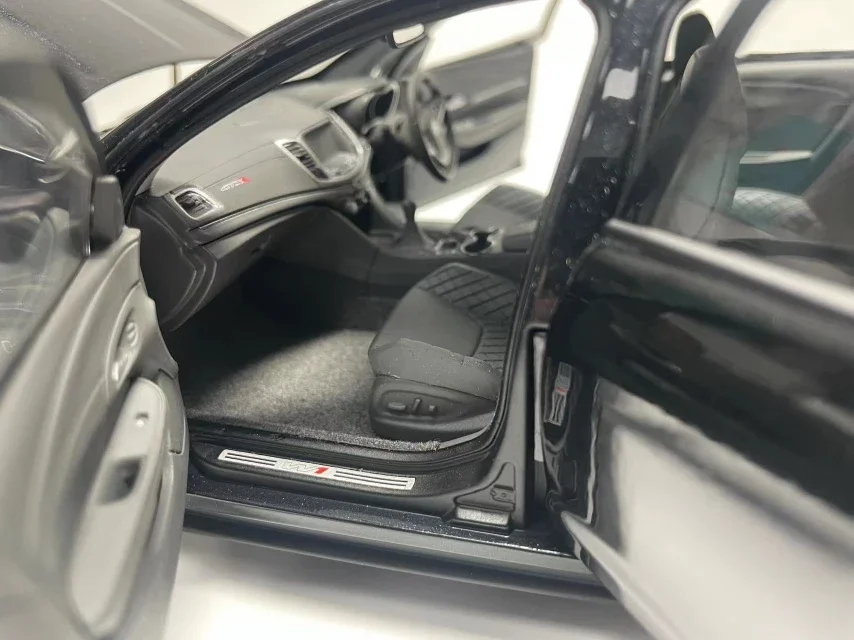 Фото Biante 1:18 Holden HSV GTSR W1 Simulation Limited Edition, все открытые металлические статические модели автомобиля из сплава, игрушка в подарок №3