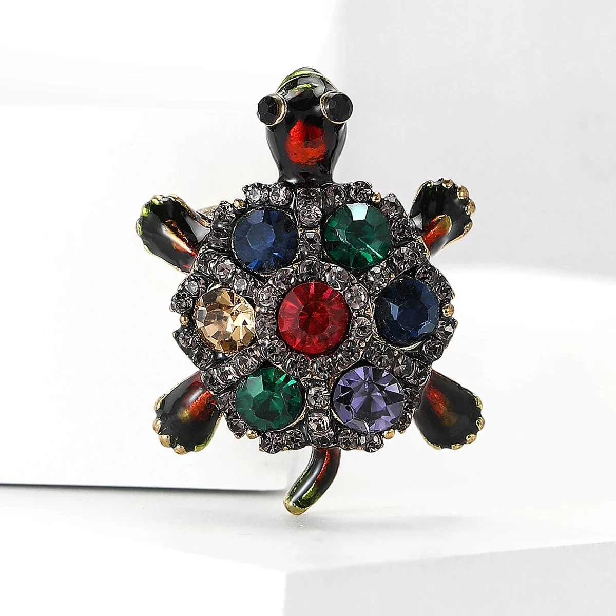 Брошь в виде черепахи