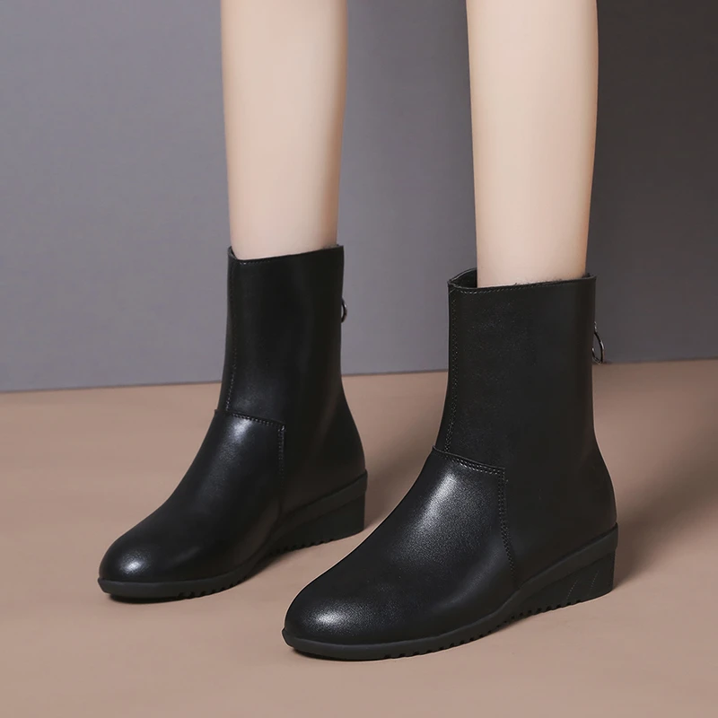 

Женские ботинки на толстой подошве, удобные водонепроницаемые ботинки из мягкой кожи с хлопковой подкладкой и плюшевой подкладкой на платформе, зима 2022