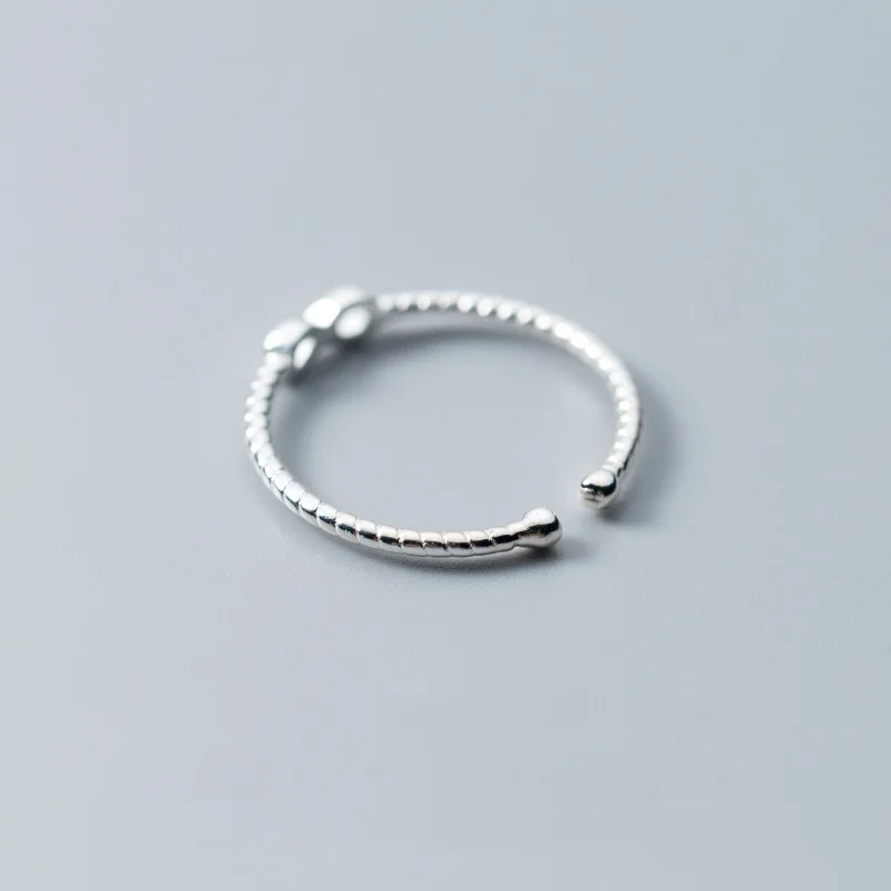 Кольцо женское из серебра 925 пробы с регулируемым размером на палец