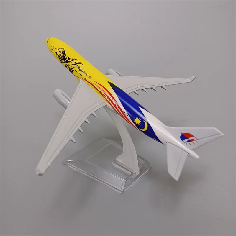 

NEW 16cm Alloy Metal Air Malaysia Airlines TIGER Airplane Model Airbus 330 A330 Airways Air Plane Model Stand Diecast Aircraft