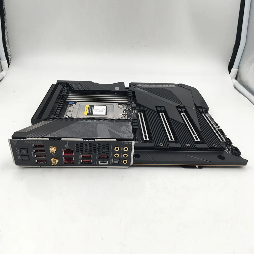 Рисунок 2 - Материнская плата TRX40 AORUS XTREME для ПК GIGABYTE